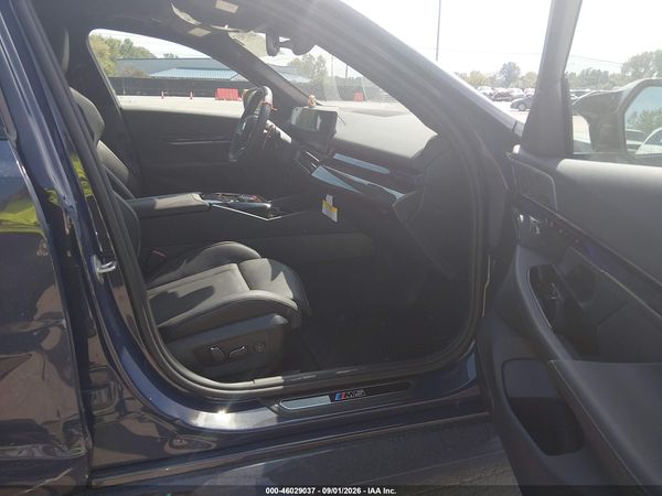 2027 BMW M5 — I5