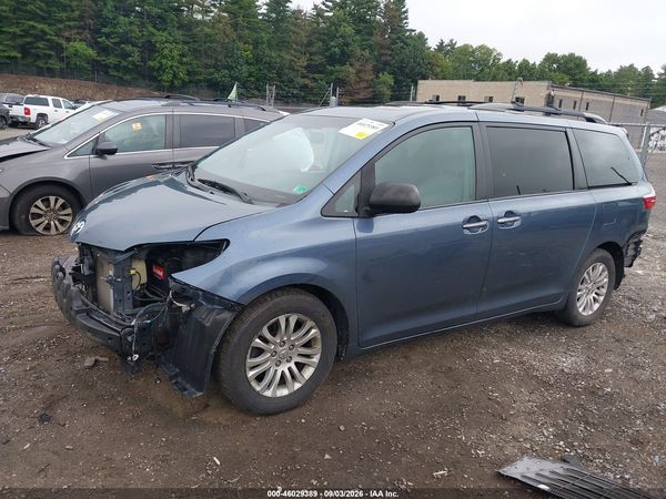 2015 TOYOTA SIENNA — I2