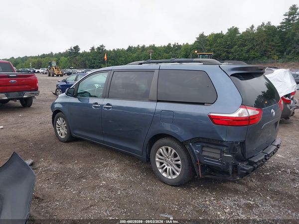 2015 TOYOTA SIENNA XLE 8 PASSENGER — I3