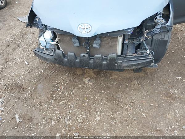 2015 TOYOTA SIENNA XLE 8 PASSENGER — I6