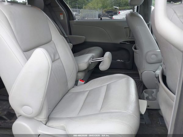 2015 TOYOTA SIENNA XLE 8 PASSENGER — I8