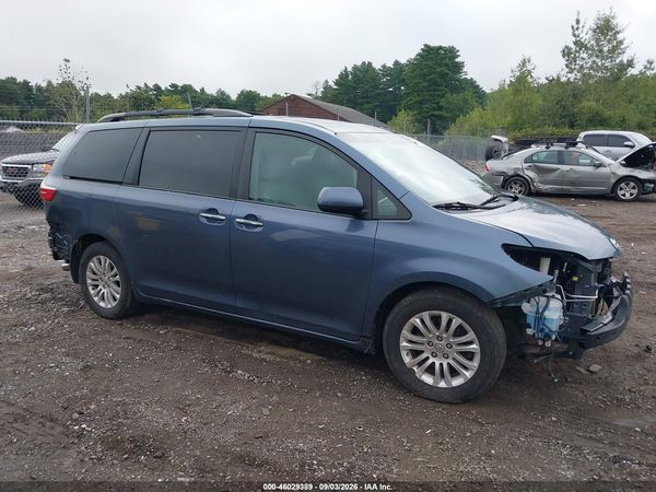 2015 TOYOTA SIENNA XLE 8 PASSENGER — I116