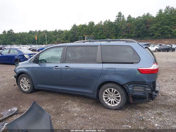2015 TOYOTA SIENNA XLE 8 PASSENGER — I117
