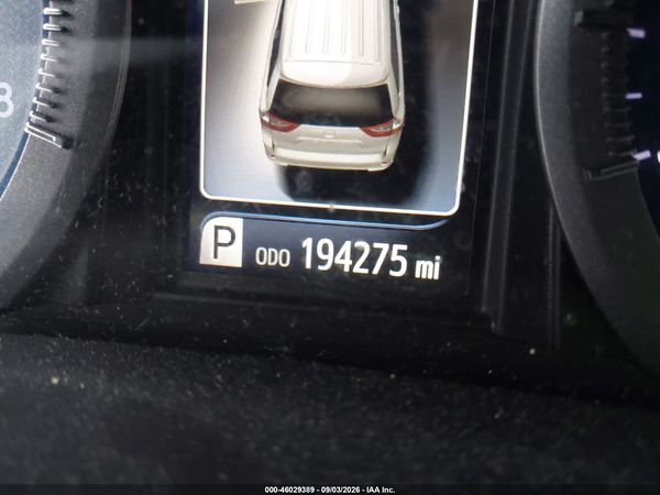 2015 TOYOTA SIENNA XLE 8 PASSENGER — I118