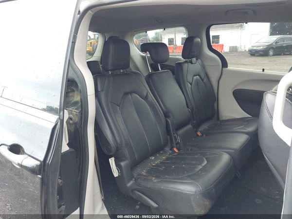 2020 CHRYSLER PACIFICA TOURING L — I8