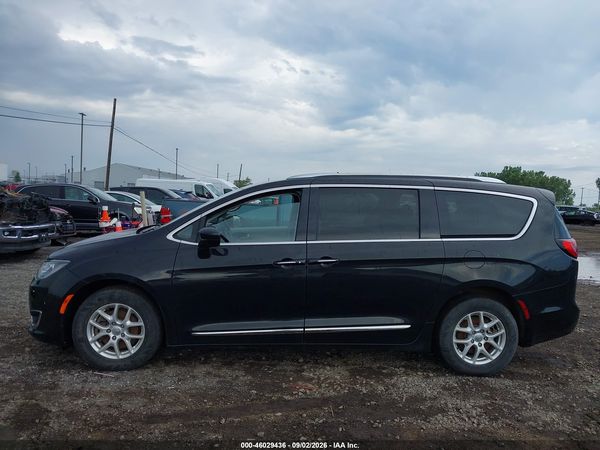 2020 CHRYSLER PACIFICA TOURING L — I117