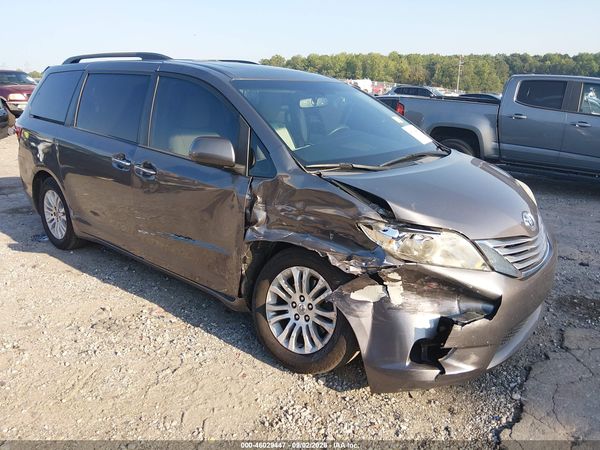 2017 TOYOTA SIENNA XLE 8 PASSENGER — I1