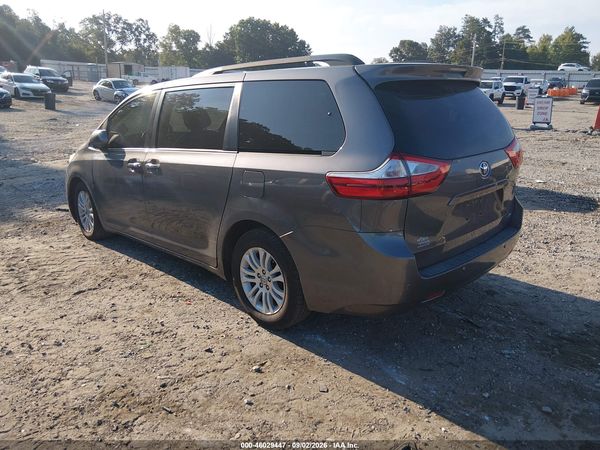 2017 TOYOTA SIENNA XLE 8 PASSENGER — I3
