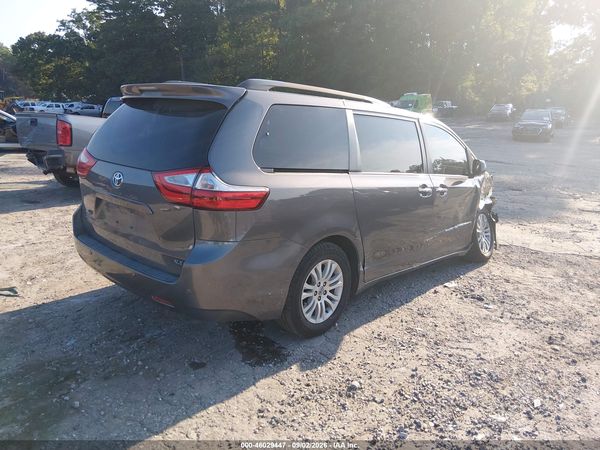 2017 TOYOTA SIENNA XLE 8 PASSENGER — I4
