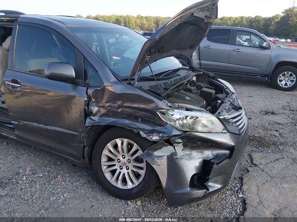 2017 TOYOTA SIENNA XLE 8 PASSENGER — I6