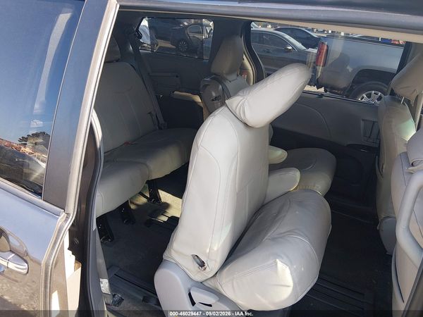 2017 TOYOTA SIENNA XLE 8 PASSENGER — I8