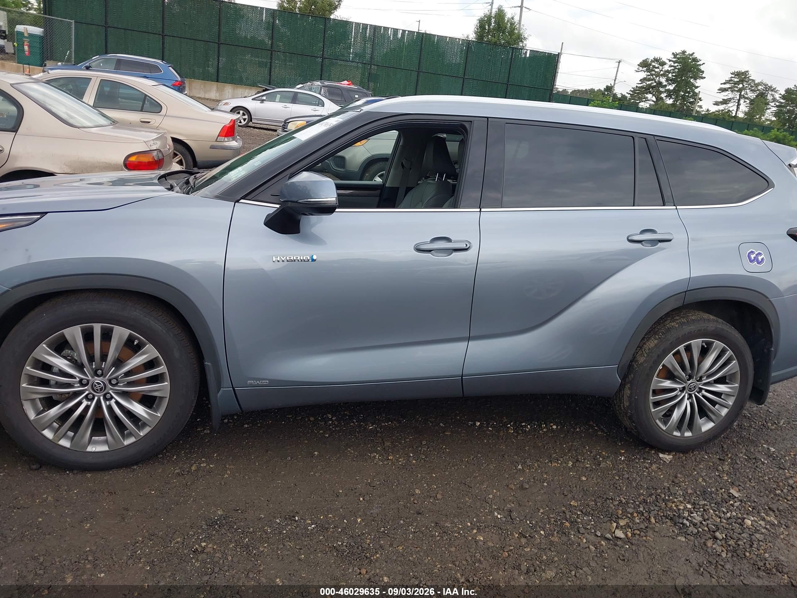 2021 TOYOTA HIGHLANDER HYBRID PLATINUM