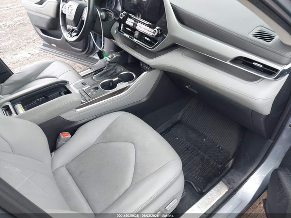 2021 TOYOTA HIGHLANDER HYBRID PLATINUM