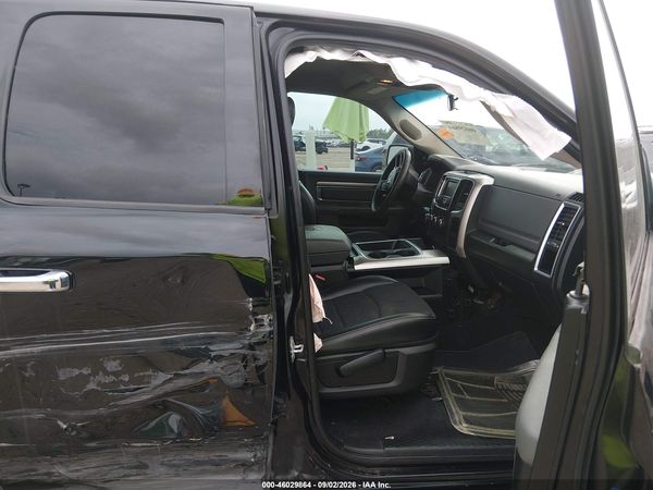 2017 RAM 1500 SLT  4X2 6'4 BOX — I5