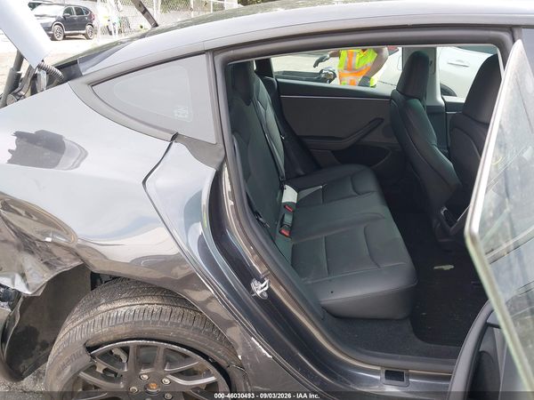 2025 TESLA MODEL 3 — I8