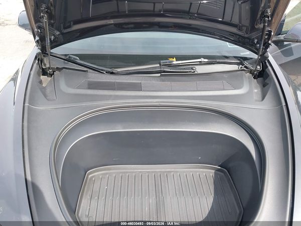 2025 TESLA MODEL 3 — I10