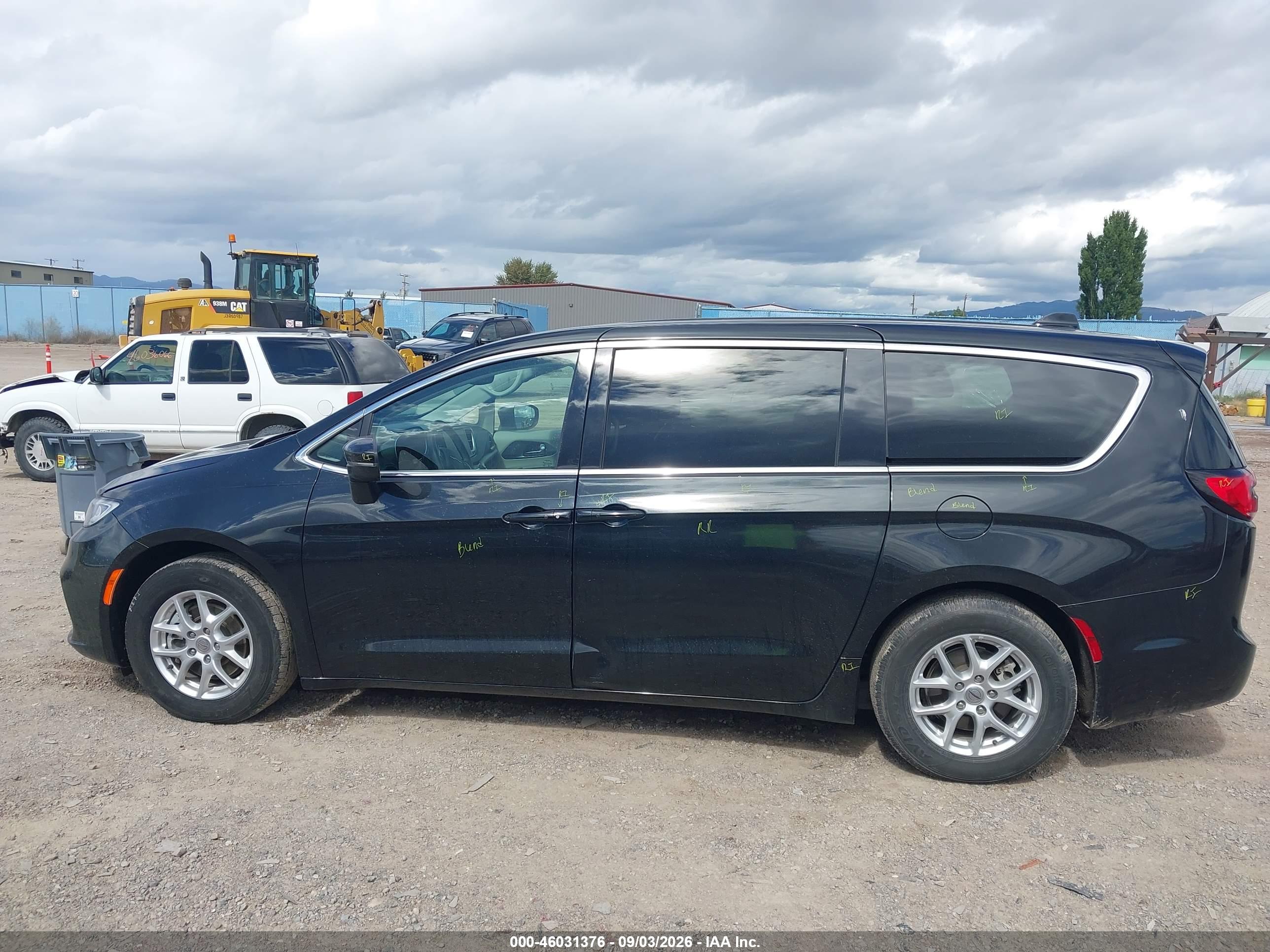 2023 CHRYSLER PACIFICA TOURING L