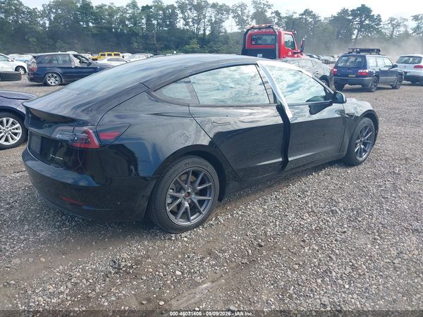 2022 TESLA MODEL 3 — I4