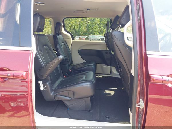 2022 CHRYSLER PACIFICA TOURING L AWD — I8