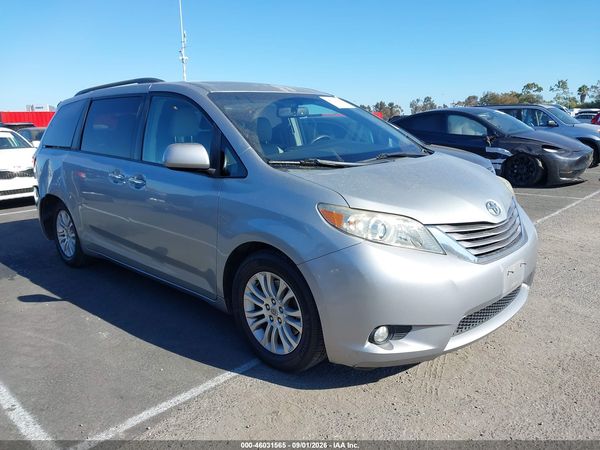 2015 TOYOTA SIENNA XLE PREMIUM 8 PASSENGER — I1