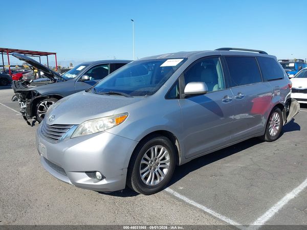 2015 TOYOTA SIENNA — I2