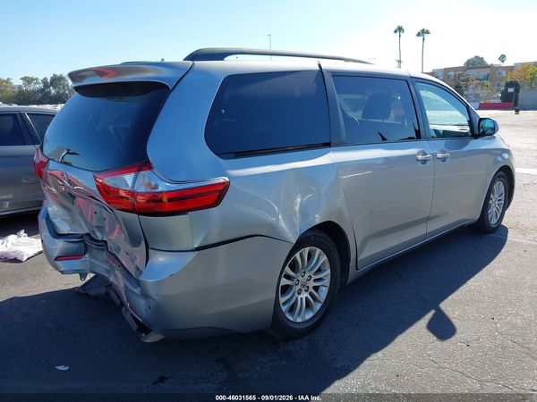 2015 TOYOTA SIENNA XLE PREMIUM 8 PASSENGER — I4