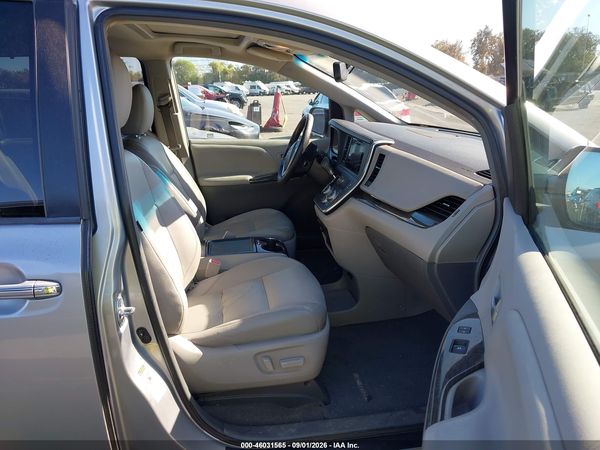 2015 TOYOTA SIENNA XLE PREMIUM 8 PASSENGER — I5