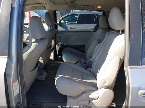 2015 TOYOTA SIENNA XLE PREMIUM 8 PASSENGER — I8