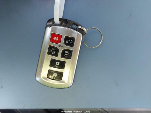 2015 TOYOTA SIENNA XLE PREMIUM 8 PASSENGER — I11