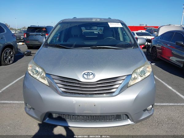 2015 TOYOTA SIENNA XLE PREMIUM 8 PASSENGER — I115