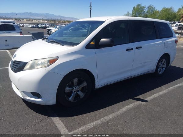 2017 TOYOTA SIENNA — I2