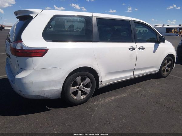 2017 TOYOTA SIENNA — I4