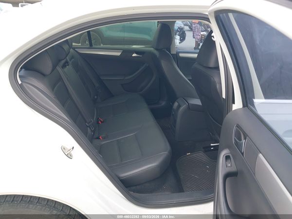 2017 VOLKSWAGEN JETTA 1.4T SE — I8