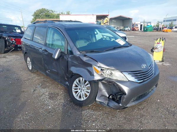 2017 TOYOTA SIENNA XLE PREMIUM 8 PASSENGER