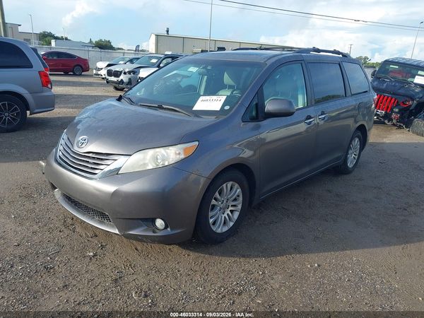 2017 TOYOTA SIENNA XLE PREMIUM 8 PASSENGER