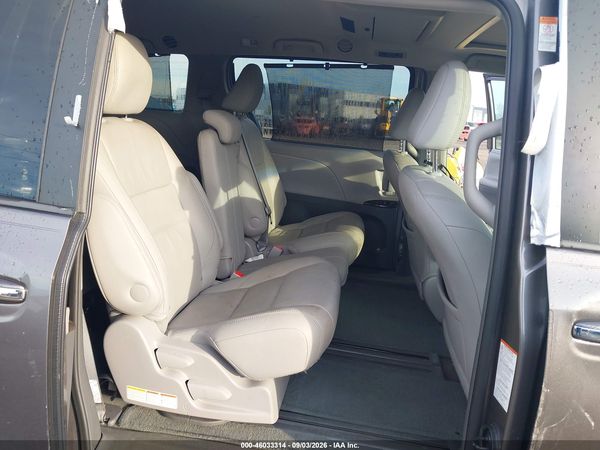 2017 TOYOTA SIENNA XLE PREMIUM 8 PASSENGER