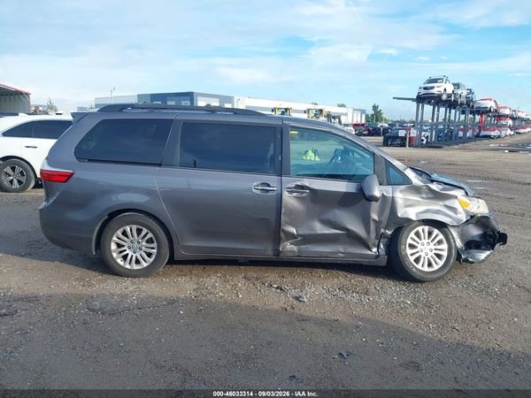 2017 TOYOTA SIENNA XLE PREMIUM 8 PASSENGER
