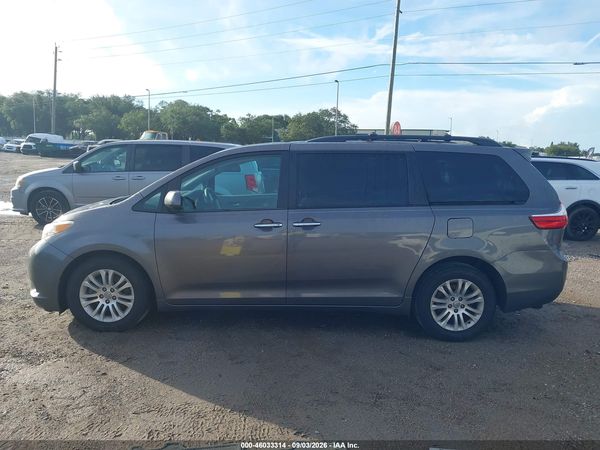 2017 TOYOTA SIENNA XLE PREMIUM 8 PASSENGER