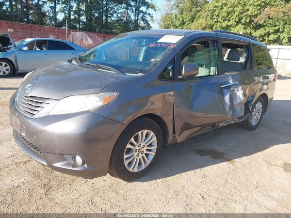 2015 TOYOTA SIENNA — I2