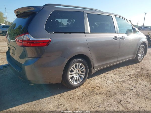 2015 TOYOTA SIENNA XLE 8 PASSENGER — I4