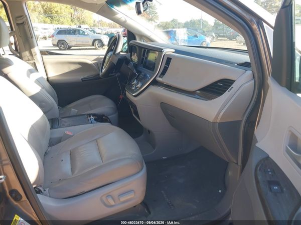 2015 TOYOTA SIENNA XLE 8 PASSENGER — I5