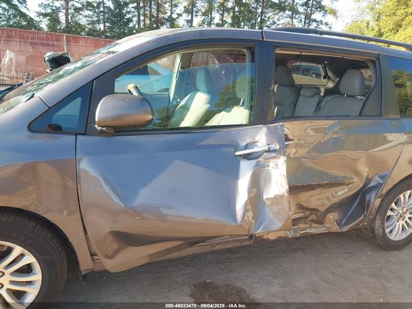 2015 TOYOTA SIENNA XLE 8 PASSENGER — I6