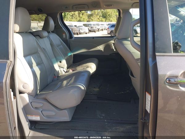 2015 TOYOTA SIENNA XLE 8 PASSENGER — I8