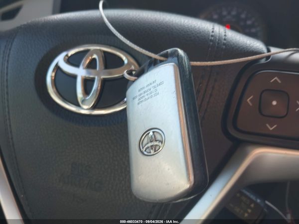 2015 TOYOTA SIENNA XLE 8 PASSENGER — I11
