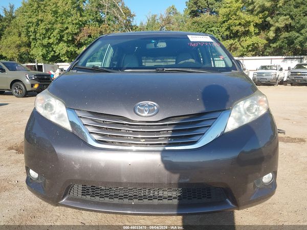 2015 TOYOTA SIENNA XLE 8 PASSENGER — I115