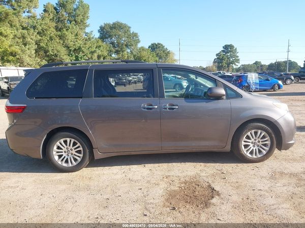 2015 TOYOTA SIENNA XLE 8 PASSENGER — I116