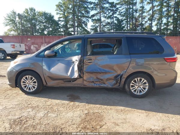 2015 TOYOTA SIENNA XLE 8 PASSENGER — I117