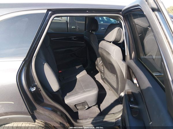 2016 KIA SORENTO 2.4L LX — I8