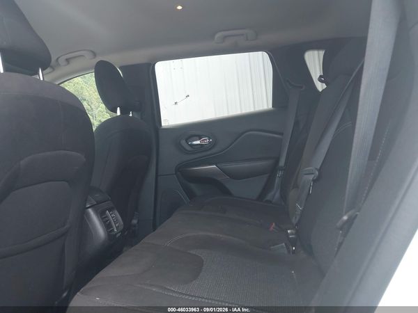 2021 JEEP CHEROKEE LATITUDE FWD — I8