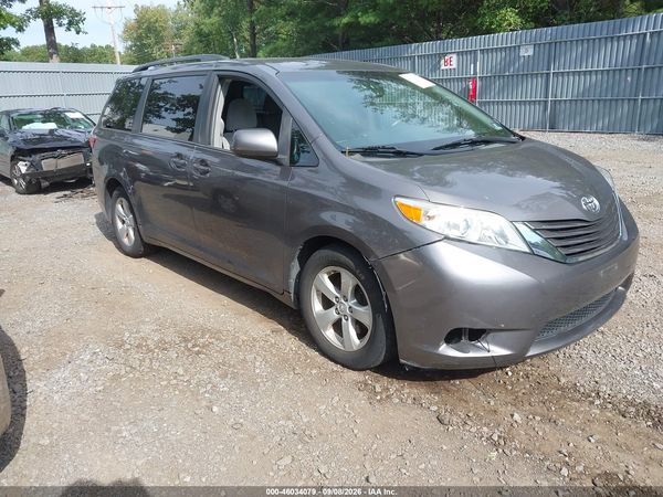 2017 TOYOTA SIENNA LE 8 PASSENGER — I1